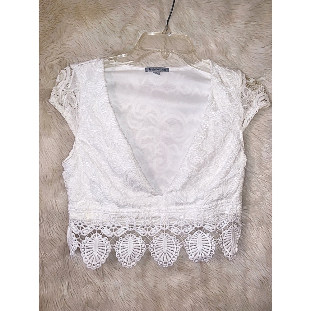 White lace crop top💫